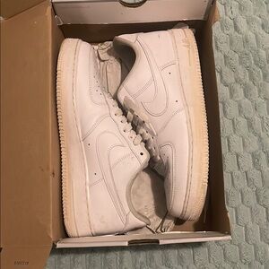 Nike White Sneakers Classic Air Force 1 Design